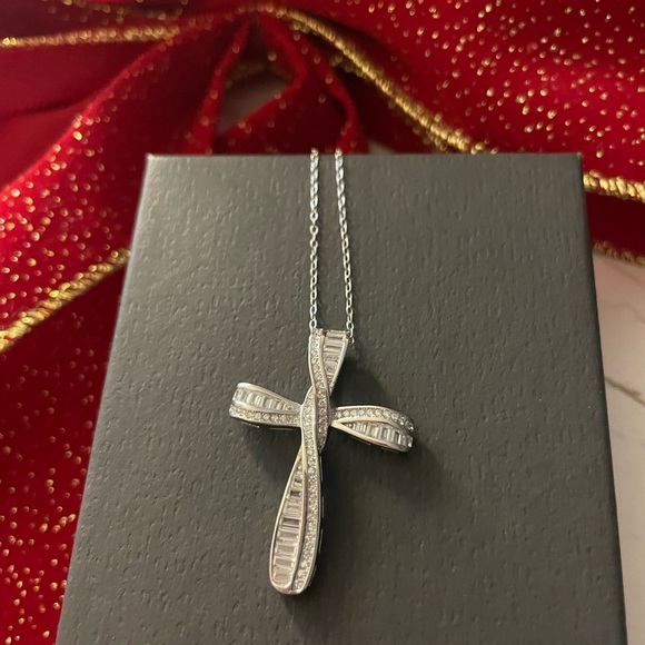 Silver cross chain with zirconia - Picture 2 of 2